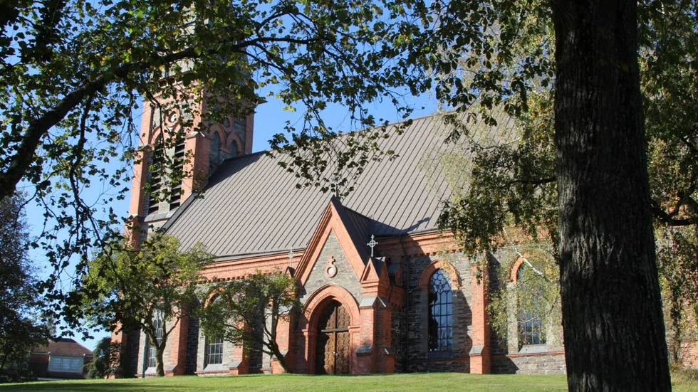 Törnrosasömnen över? Åtvids Stora kyrka har ett yttre i toppskick. Nu väntas också kyrkrummet få en nödvändig renovering och därefter återöppnas efter år i malpåse.