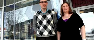 Krossade skyltfönster på butik - smycken och klockor stals