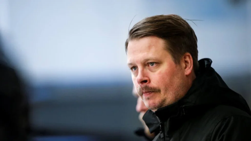 Student. Under landslagsuppehållet sätter sig Fredrik Glader i skolbänken.