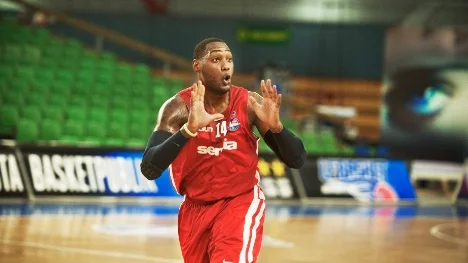 En blivande ledare i LF? Amerikanske guarden Corey Stokes landade i Luleå på nyårsafton. Och hans uppgift är ganska enkel - i alla fall på pappret. 24-årige guarden ska leda och lyfta LF Basket under vårsäsongen. I en stor intervju med NSD berättar han om hur hans liv snart kommer förändras, och om barkvällen som slutade i häktet.