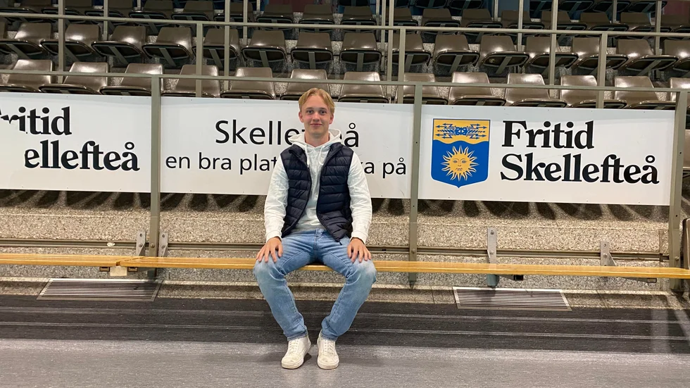 Efter ungdomsåren och starten på seniorkarriären i Skellefteå IBK och Eddahallen går nu flyttlasset till Umeå och nya innebandymarker för Carl From.
