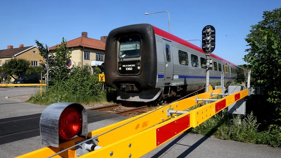 LINKÖPING 140724 Kustpilen vid järnvägsövergång bommar vid Gamla Tanneforsvägen. genrebild  Foto: Åke Karlsson, Corren