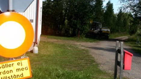 Gunnar Björk har valt en skylt i stället för en bom.