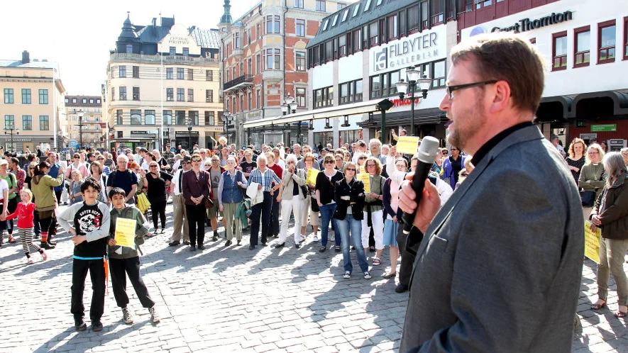Domprosten Peter Lundborg tog ställning för de utförsäkrade i sitt tal.