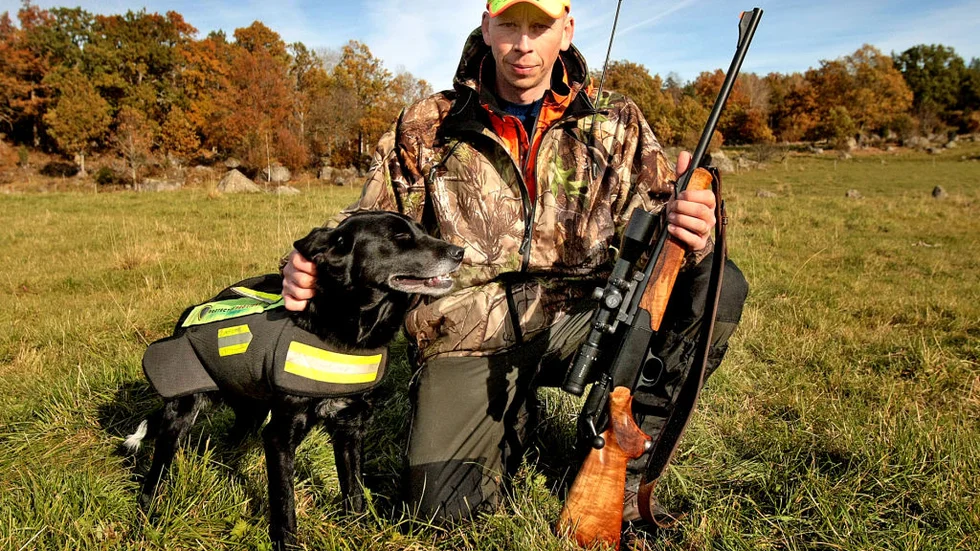 Stephan Mårtensson har valt att lägga stora pengar på säkerhet för att uppfylla de hårda krav som ställs på de som handlar med vapen. Foto: MIKAEL SVENSSON
