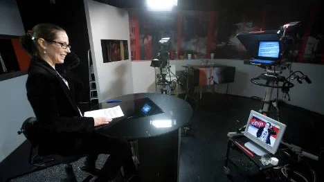 Sista sändningen från TV 4-studion i Luleå. Erica Sundén rättar till håret inför den historiska och något vemodiga händelsen.
