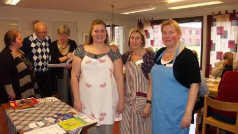 Marie Hansson, Maria Nordmark och Marie Nevell arbetar vid Gimlegården som i går arrangerade anhörigdag.  FOTO: LENA TEGSTRÖM