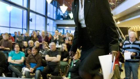 Paneldebatten om jämställhet var välbesökt. Jämställdhetsminister Nyamko Sabuni berättade att regeringen gjort en lagän-dring som stärker nationella minoriteters rättigheter.                     FOTO: Göran Ström
