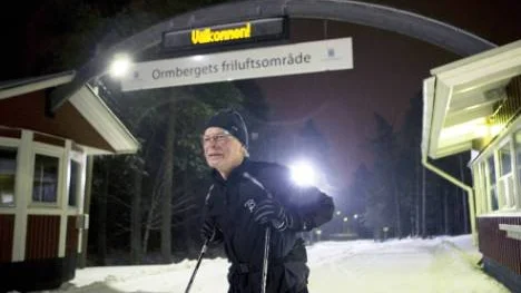 "Det går bra att åka", säger Ingemar Wikgren, 67, efter att ha avverkat vinterns första skidtur på Ormberget. Här laddar han för att köra femkilometersslingan för andra gången. FOTO: Pär Bäckström