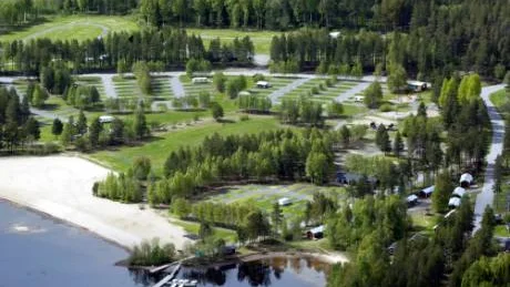 I december år 2005 sade kommunfullmäktige i Luleå ja till att sälja Arcus camping till First Camp. I köpet ingick 44 hektar mark, 438 campingplatser, stugby med 300 sängplatser, utomhusbad och en enklare restaurang. Foto: magnus pehrsson