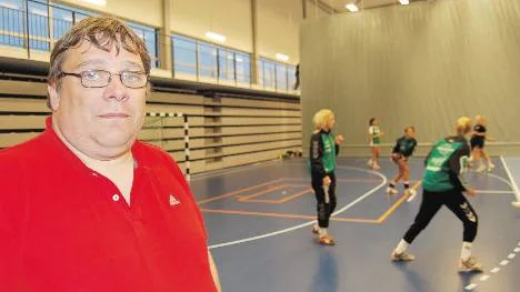 Bodens tränare Mikael Carlsson tänker ersätta sina förlorade stjärnor med spelare från Serbien. Kontakter är tagna med två spelare, en har redan fått ett kontraktsförslag. Klubben hoppas också få ett positiv svar från en 35-årig målvakt.
