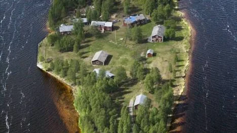 Byggnaderna på Vassholmen  i Kalix är i behov av renove-ring. I sämst skick är Länkar-nas hus, som nu ska rivas. FOTO: magnus pehrsson