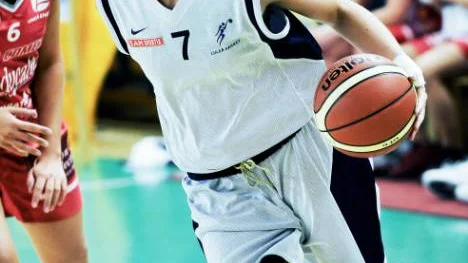 Umeå Comets på hemmaplan blev ett lättare träningpass för Luleå Basket. Lisa Ängefjord passade på att ha skottkalas och svarade för 22 poäng när LBBK vann 83-38.