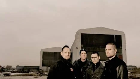 Med sitt nya album "Beyond hell/above heaven" är danska Volbeat på väg mot Sverige. "Influenserna är de vanliga: johnny Cash, Elvis Presley, Metallica, Megadeth", säger sångaren Michael Poulsen, som även kommer ut som ett stort Glasvegas-fan.
