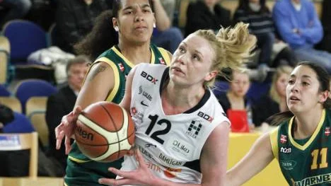 Frida Grahn har hittat formen efter en lite tyngre period. I går blev det 19 sköna poäng i segermatchen mot Kvarnby.Foto: Göran ström