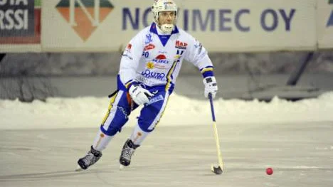 Trots storförlusten mot Broberg Söderhamn lever kvalhopppet för Jukka Ohtonens HT Bandy.