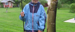 Fisk och fiskare i samma storlek