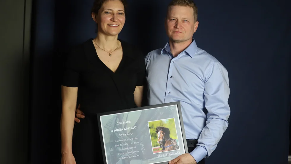 Ranja och Jerker Bjurman tog emot priset för årets 4-åriga kallblod, Mira Kiro.