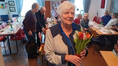 Avgående ordförande Meith Nordahl avtackades med blommor.