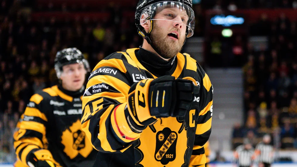 Oscar Möller, the captain of Skellefteå AIK.