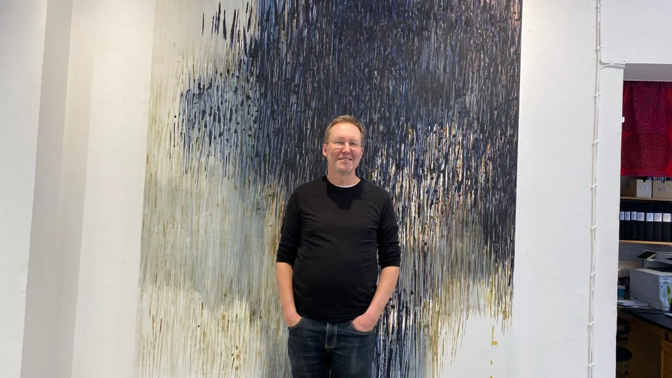 Urban Beinö har ofta inga titlar på sina verk, men den här stora akvarellen kallar han "Beside myself". Något intuitivt, kanske gyttret av träd som man ser när man kör bil.