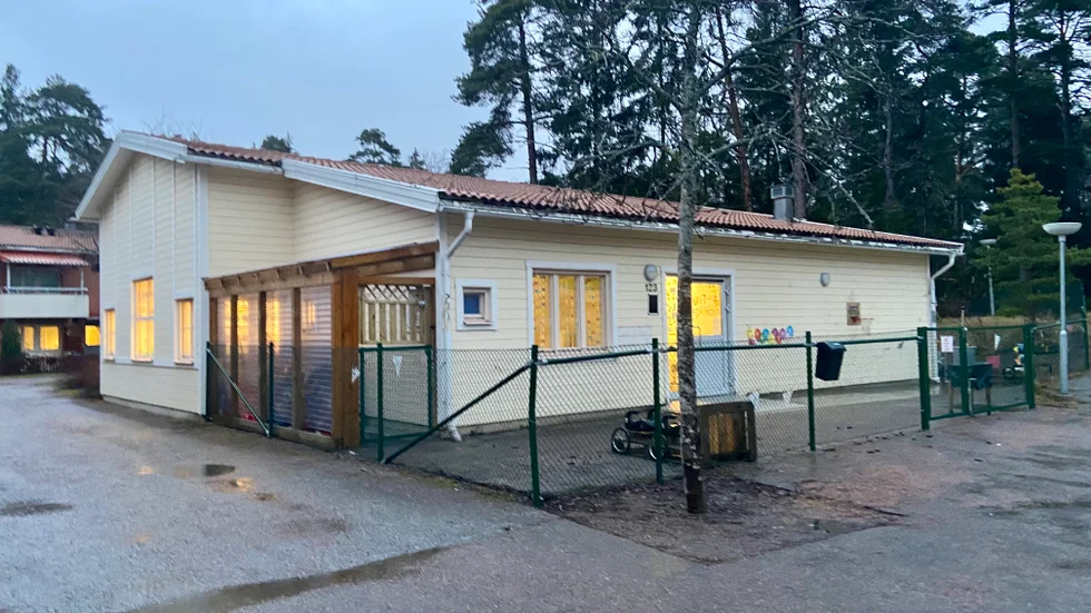 Den privata förskolan Lyktans förskola i Stenhagen öppnade hösten 2020. Nu drar kommunen tillbaka förskolans tillstånd.