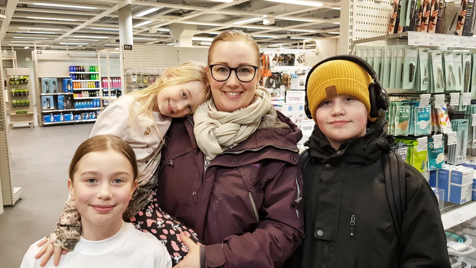 Lilly, Ellie, Sara och Edward Sjöström, Piteå: "Fira mamma Sara med fika på stan och hjortfilé. Slalom på Lindbäcksstadion och cheerleading blir det också", säger Lilly.