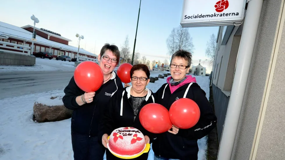 HIPP HIPP. Runt om i länet firas det i dagarna två att Kommunal Norrbotten fyller 20 år. I Överkalix hade Susanne Grape, Lena Höynälä och Gun Larsson laddat med tårta och ballongfest.