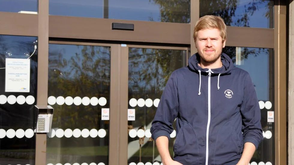 EJ GODKÄNT. Miljöinspektör Andreas Nyberg konstaterar att sulfidjorden i grustäkten inte är tillåten ”väldigt olyckligt”, säger han och konstaterar att åtgärder måste till.