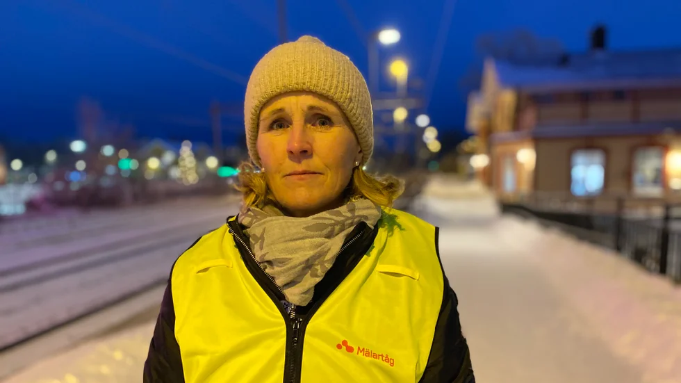 Pia Lagerlöf är marknadsstrateg på Mälardalstrafik och är en av dem bakom initiativet att möta resenärerna. "Absolut kan vi förstå kritiken. I det stora hela så funkar det inte och det är dåligt", säger hon.