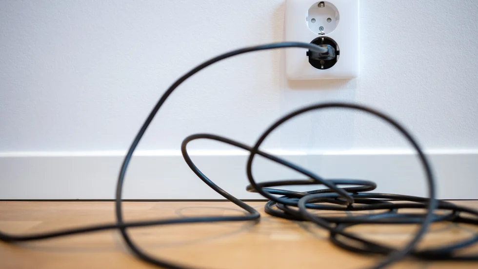 Det är rimligt att elstödet delas lika mellan hushållen. Den som lever hållbart och sparar el ska kunna gå plus på stödet, menar insändarskribenten.