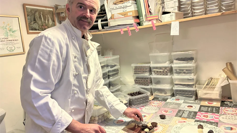 Chokladmakaren Thomas Rosencrantz har tillverkat choklad i hela sitt vuxna liv. Han håller till i Altajärvi utanför Kiruna och tyckte att det var självklart att sälja på marknaden i nya centrum. Men inte mer. "Inte förrän de får till mobiltäckningen där", säger han efter att ha upplevt en tålamodsprövande säljdag i en av de nya galleriorna.