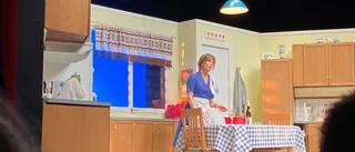Maria Lundqvist briljerar som Shirley Valentine • Igenkänningshumor och livsvisdomar 