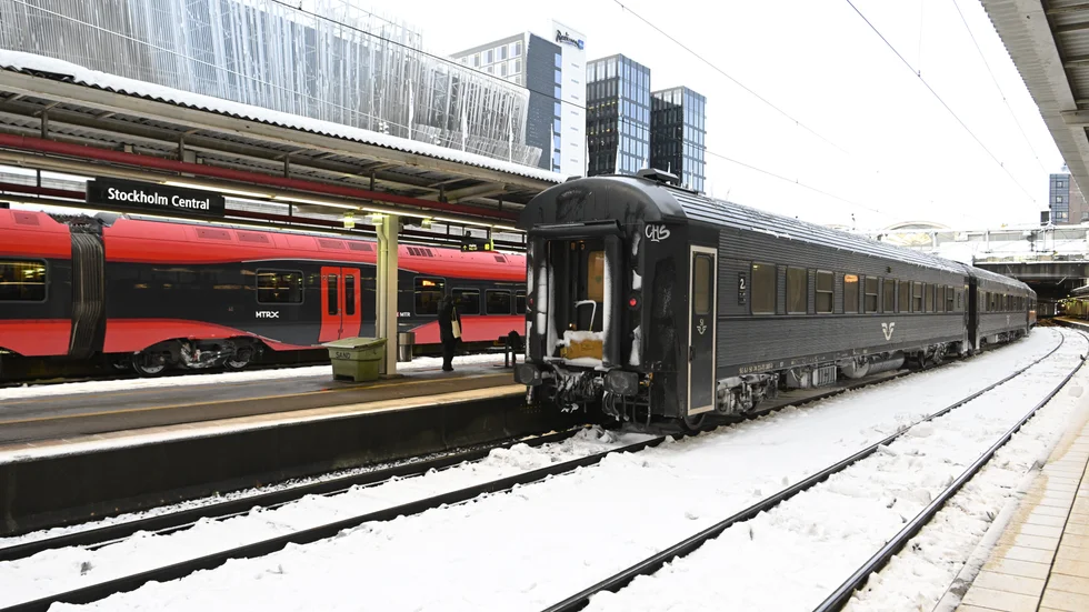 Enligt Ekots sammanställning är det billigare att åka tåg än att flyga inrikes. Arkivbild.