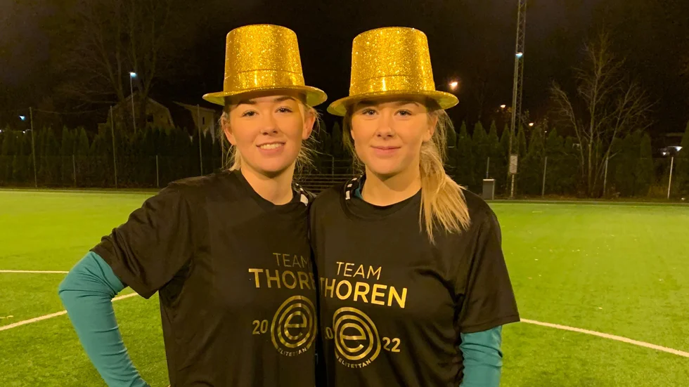 Tvillingsystrarna Lustig har skrivit på för Luleå Fotboll, Elin (vänster) och Elsa (höger).