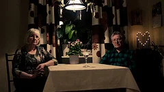 Ingrid och Börje Blomqvist väntar på nattens sprängningar. De är sig vakna till efter klockan 01, annars vaknar de av att huset skakar.FOTO: Fosfor produktion