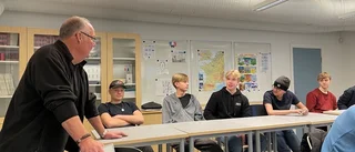 Niondeklassare fick lära sig om krisberedskap: "Följer nyheterna varje dag"