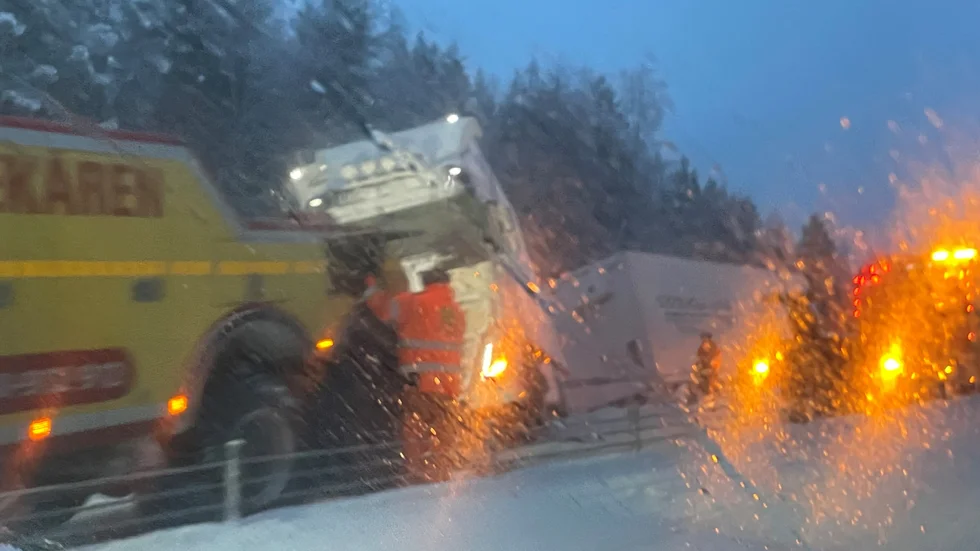 Bärgning av lastbil vid Rosviksbodarna.