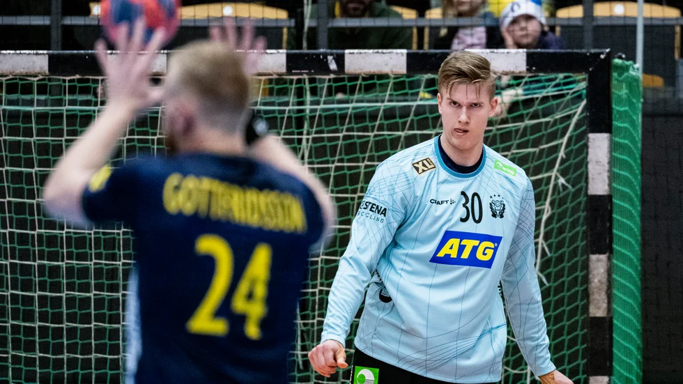 Tobias Thulin kan få stå i det svenska målet i VM-matchen mot Uruguay. Arkivbild.