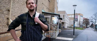 Erik öppnar upp stängda restaurangen i centrum