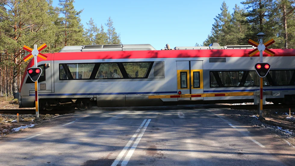 Plankorsningen vid Venavägen är en av de korsningar som kommer att få nya bommar i år, när Trafikverket satsar på ökad säkerhet.