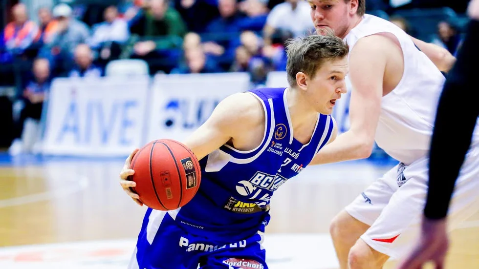 Även om han lockas av spel utomlands så utesluter Adam Rönnqvist inte en fortsättning i BC Luleå. "Jag kan absolut tänka mig att stanna", säger han.