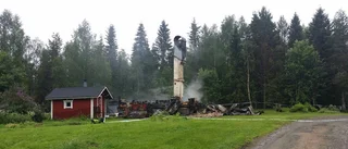 Villa totalförstörd i brand