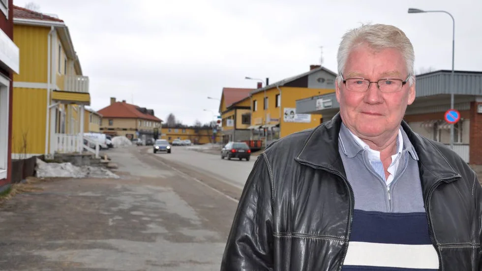HÅLLER TUMMARNA. Jan-Erik Blomqvist hoppas att det kommer till en lösning med gruvan.