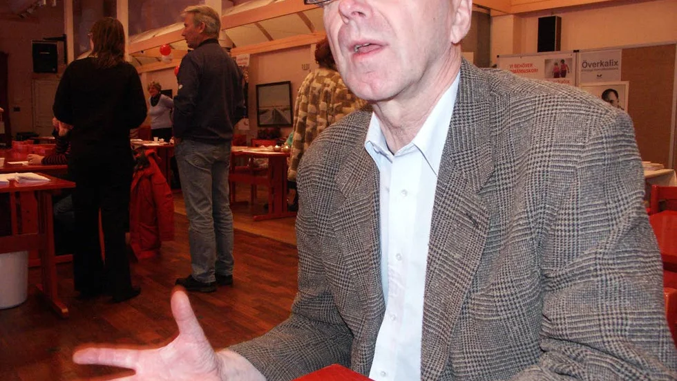 ”OSKICKLIGT”. S-politikern Leif Nilsson säger att Överkalix kommun riskerar ett stort skadestånd efter att kommun-	chefen sparkats.