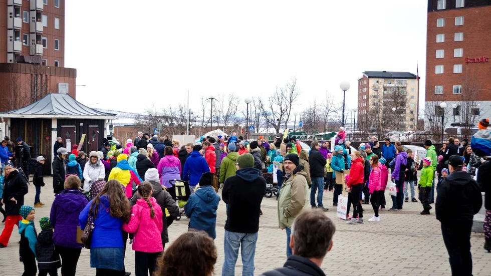 FOLK. Drygt 300 personer samlades på Kupoltorget för ett år sedan. På torsdagen fick de anledning att fira.