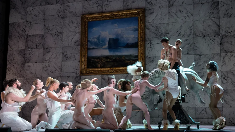La Traviata visas på Folkets bio direkt från Metropolitian i New York. Denna bild är dock från Folkoperans uppsättning.