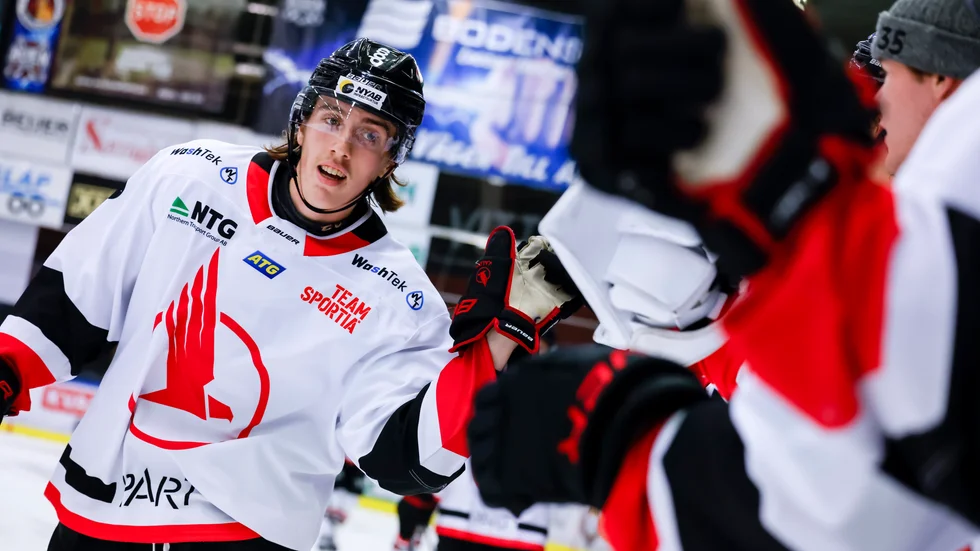 Jubel i Kalix efter seger mot Örnsköldsvik med 5–4.