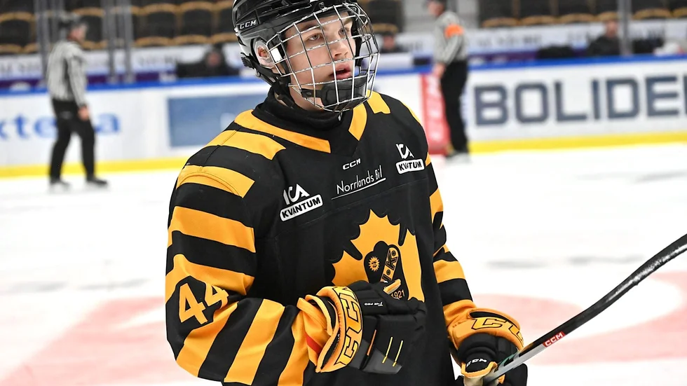 Skellefteå AIK:s Axel Sandin-Pellika svarade för fem mål när J20 tog tre raka segrar i helgen.