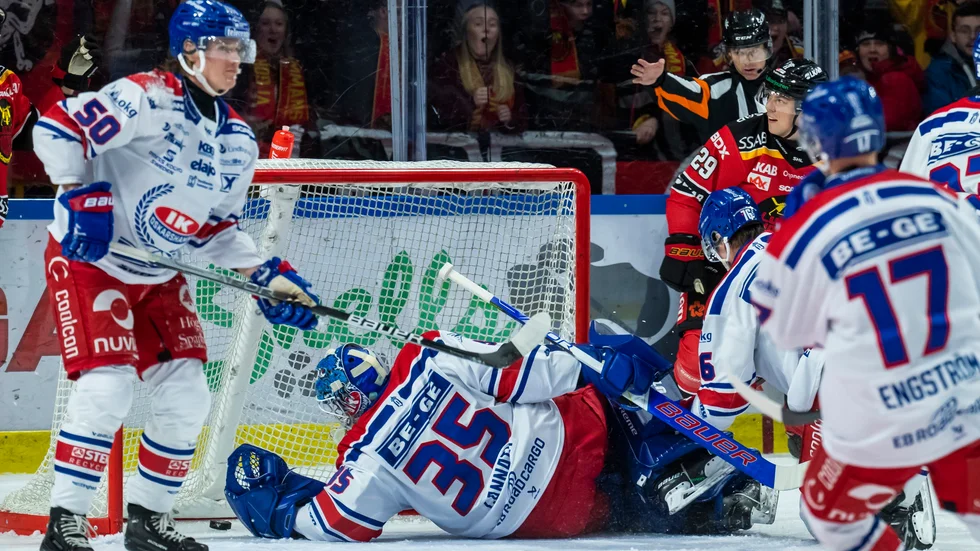 Erik Gustafsson har precis gjort 2-0 efter Isac Brännströms magiska förarbete.